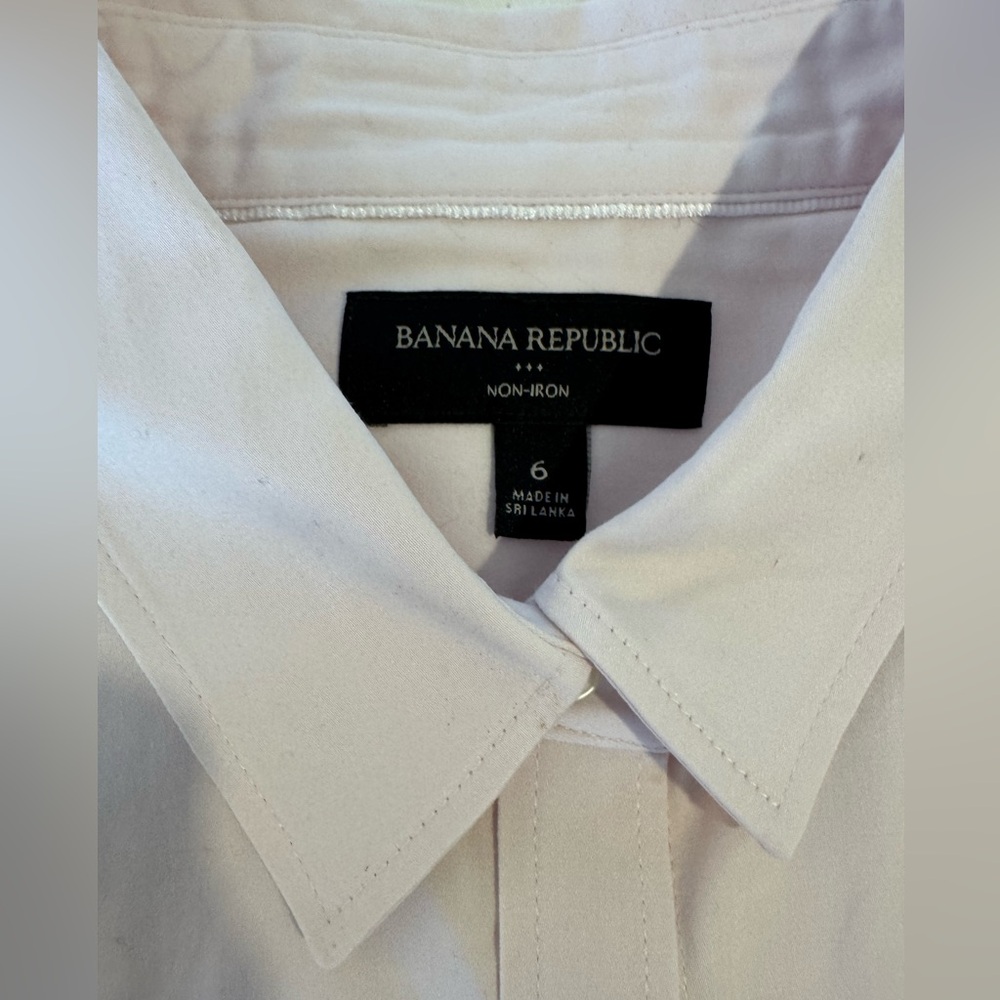 Banana Republic Pale Pink Women's Button-Down Shirt - Picture 3 of 3